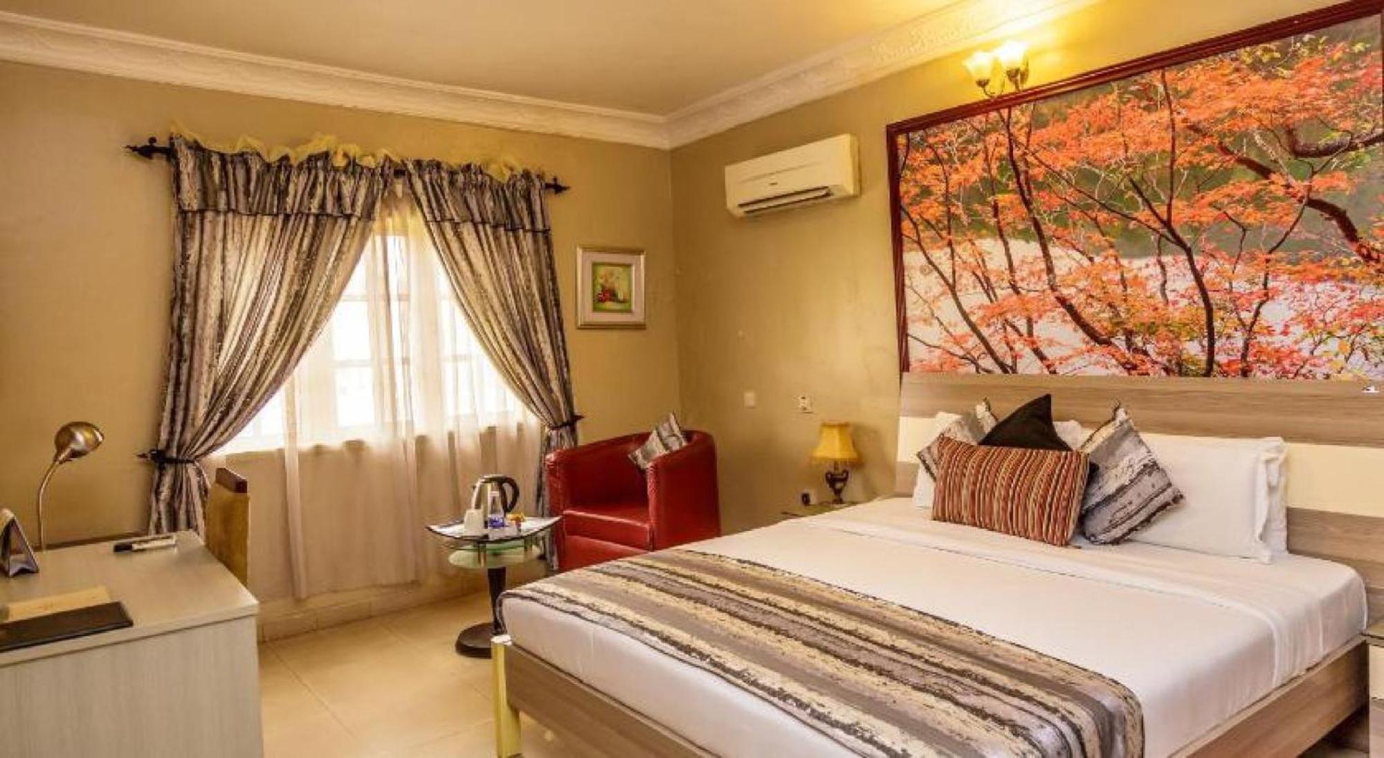 Room In Lodge - Apartment Royale Hotel-3 Bd Apartment Ikeja Exterior foto